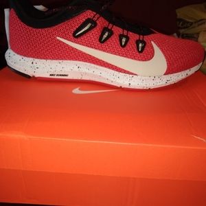 Men's Nike Quest 2 Sneakers Size 10.5